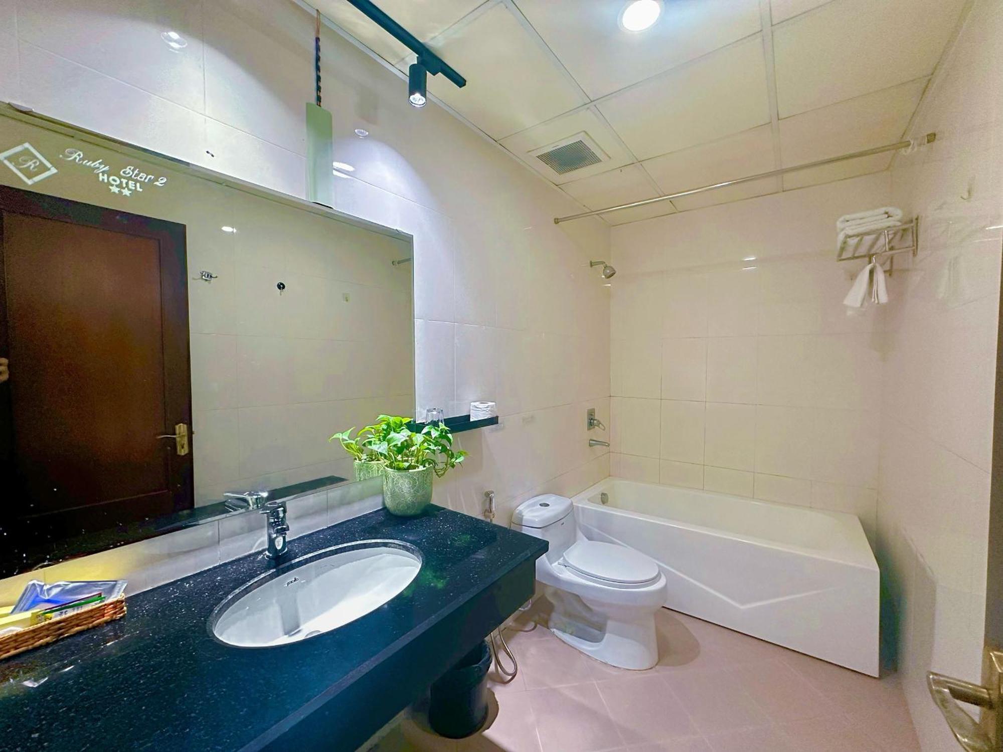 Ruby Star Hotel- Near Ben Thanh Market Bandar Ho Chi Minh Luaran gambar