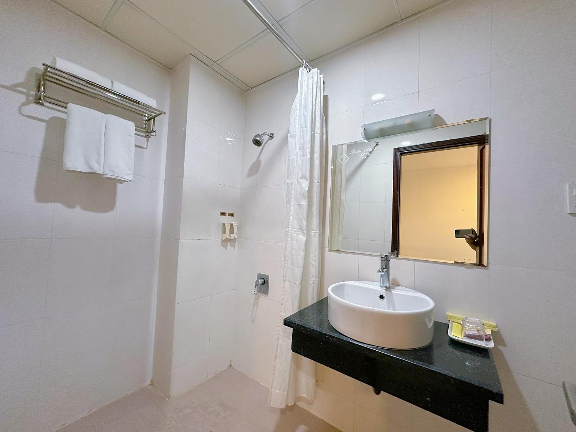 Ruby Star Hotel- Near Ben Thanh Market Bandar Ho Chi Minh Luaran gambar